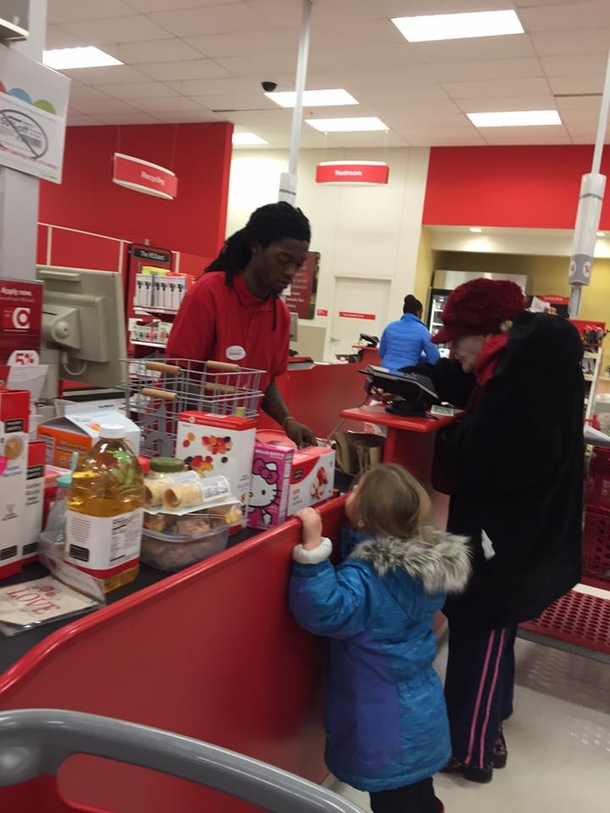 Mom Sees What Employee Did In Front Of Elderly Woman, Demands To Talk To Manager Immediately - picture 2