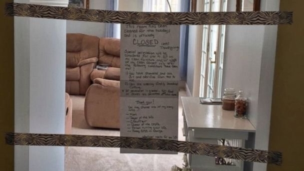 Mom Shuts Down Living Room And Posts Note - Leaving It Completely Off Limits To Keep It Spotless For Thanksgiving - picture 2
