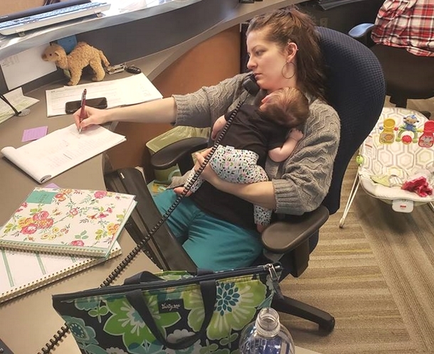 Mom takes her newborn to work, becomes headline news once boss unknowingly takes photo & makes remark - picture 3