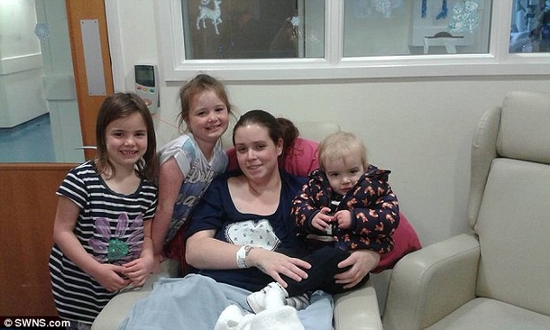 Mom Wakes From C-Section, Horrified To Look Down & See What Else Is Missing - picture 2