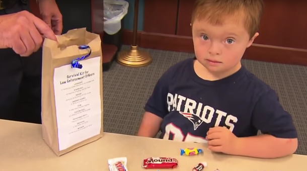 MOM WALKS HER 6-YEAR-OLD INTO THE POLICE STATION, THEN THEY SEE WHAT’S IN HIS HANDS - picture 5