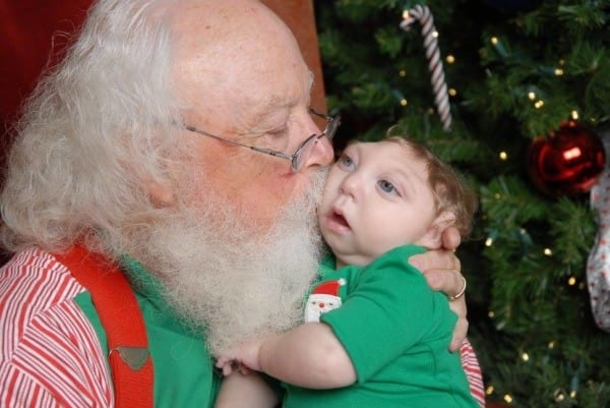 Mom's Thankful For Another Christmas With Baby. Now Watch Who She Takes Him To See... - picture 2