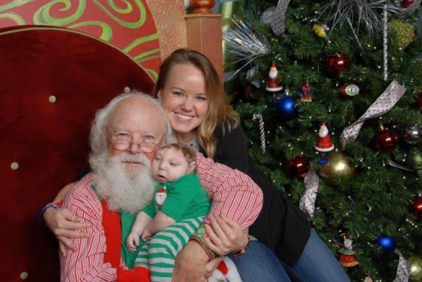Mom's Thankful For Another Christmas With Baby. Now Watch Who She Takes Him To See... - picture 4