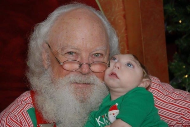 Mom's Thankful For Another Christmas With Baby. Now Watch Who She Takes Him To See... - picture 5