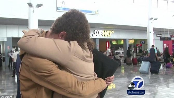 Mother And Son Reunited After 15 Years Thanks To Facebook Picture (Photo) - picture 2
