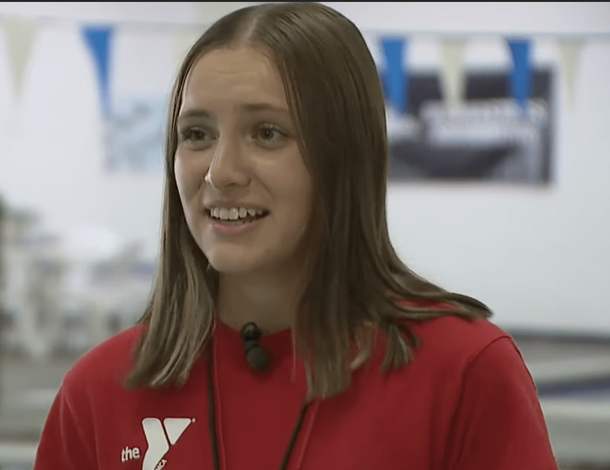 Mother goes into labor inside of a pool, teenage lifeguard jumps in and helps delivers the baby - picture 2
