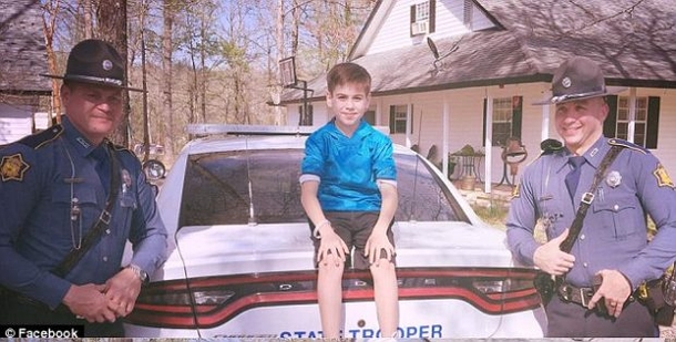 Mother Is Shocked When Cops Come For Her Boy, 2 Simple Words Changed His Life Forever - picture 2