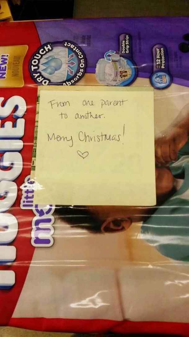 Mother Left In Tears While Buying Diapers After Finding Unexpected Note - picture 3