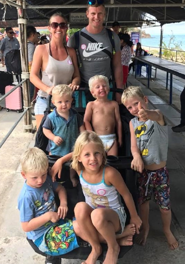 Mother Of 6 Overhears Husband Talking About Her Stretch Marks, His Comment Sets Internet On Fire - picture 3