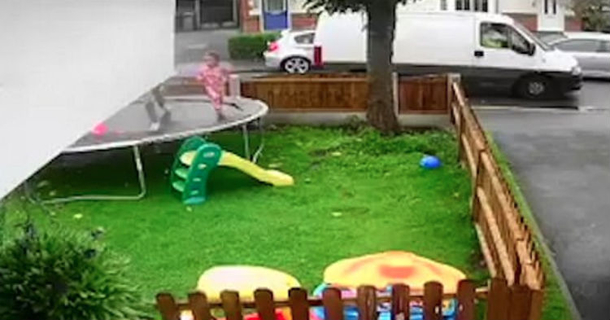 Mother Releases Video Of Potential Kidnapping To Warn Other Parents, Notice The White Van Closely - picture 2