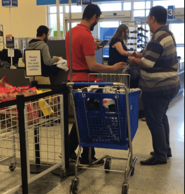 Mother Sees Men Targeting Her Kids In Store, Cashier Immediately Sends Out Alert - picture 4