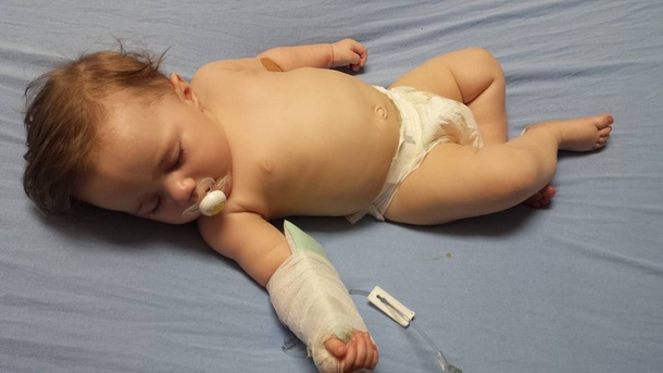 Mother Wakes Up From Hospital Nap to Find Another Patient Holding Her Baby & Nurses Laughing Along - picture 5