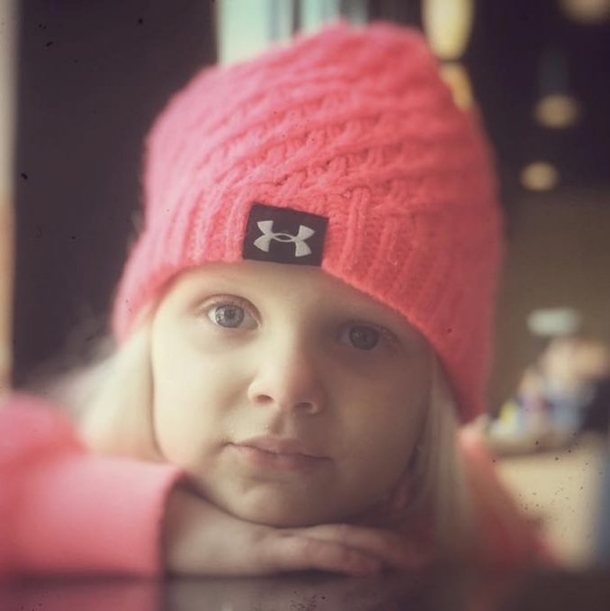 Nasty Man Bashes Dad For Holding His Sick Daughter, Dad’s Reply Leaves Him Crying - picture 2