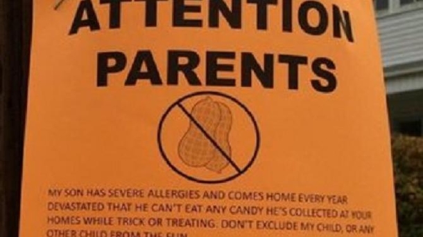 Neighborhood Parent's Halloween Sign Rubs Parents The Wrong Way (Photo) - picture 2