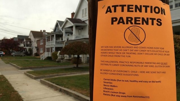 Neighborhood Parent's Halloween Sign Rubs Parents The Wrong Way (Photo) - picture 3