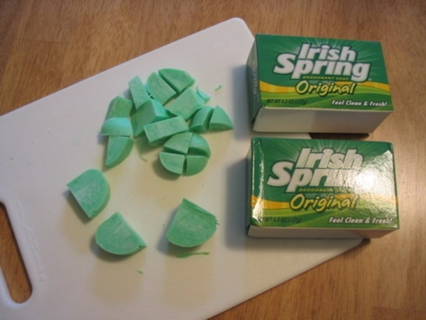 Neighbors Finally Figure Out Why Woman Was Putting Irish Spring Soap In Yard - picture 4