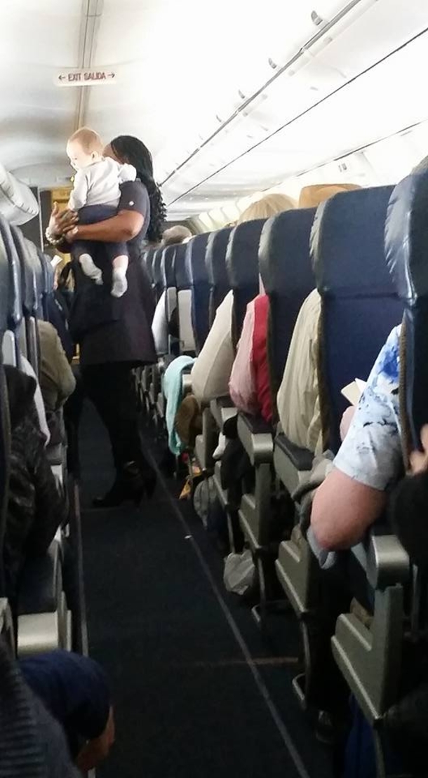 New Mom is Stunned When Flight Attendant Picks Her Baby & Starts Walking Away - picture 3