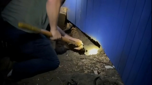 News crew covering deadly tornado saves dog trapped under house - picture 2