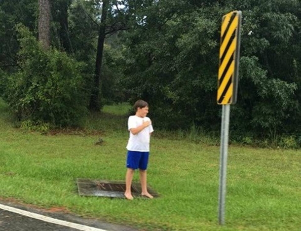 Nine-Year-Old Waits 30 Minutes in Pouring Rain to Salute WWII Veteran's Funeral Procession - picture 3