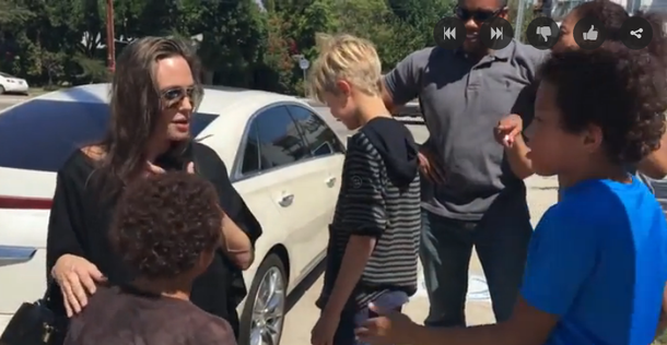 Nobody Even Stops To Talk To Young Boys Selling Teddy Bear, Then A Hollywood Super Shows Up (Photos) - picture 7