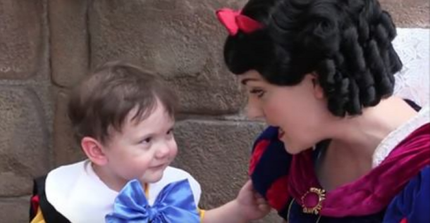 Non-Verbal Two Year Old With Autism Just Fell In Love With Snow White, And it’s The Sweetest Thing Ever! - picture 2