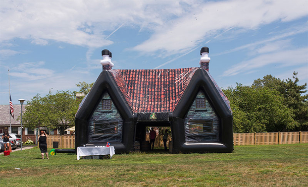 Now You Can Rent an Inflatable Irish Pub for Your Next Backyard Party - picture 2