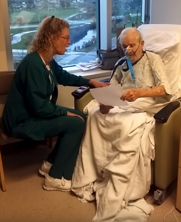 Nurse Sings To Breathless Elderly Man, Once He Begins Singing, The Entire Family Is Shocked - picture 4