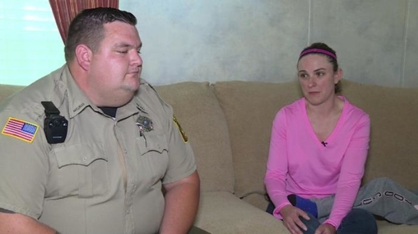 Officer Hears What Employee Says To Him, Sits In Silence For A Minute - Then Takes Action - picture 2