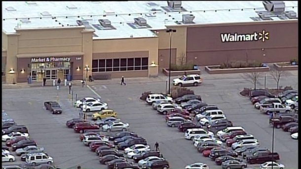 Officer Hears Woman Ask One Strange Question, Springs Into Action Once He Looks Behind Her - picture 4