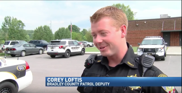 Officer Notices Child With Autism Throwing A Tantrum, Drops To Ground And Does Push Ups To Calm Him - picture 3