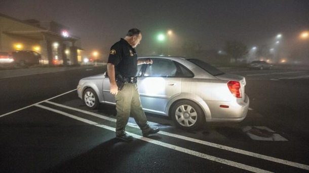 Officer Responds In Unexpected Way After Finding Vet Sleeping In Car With Family (Video) - picture 2