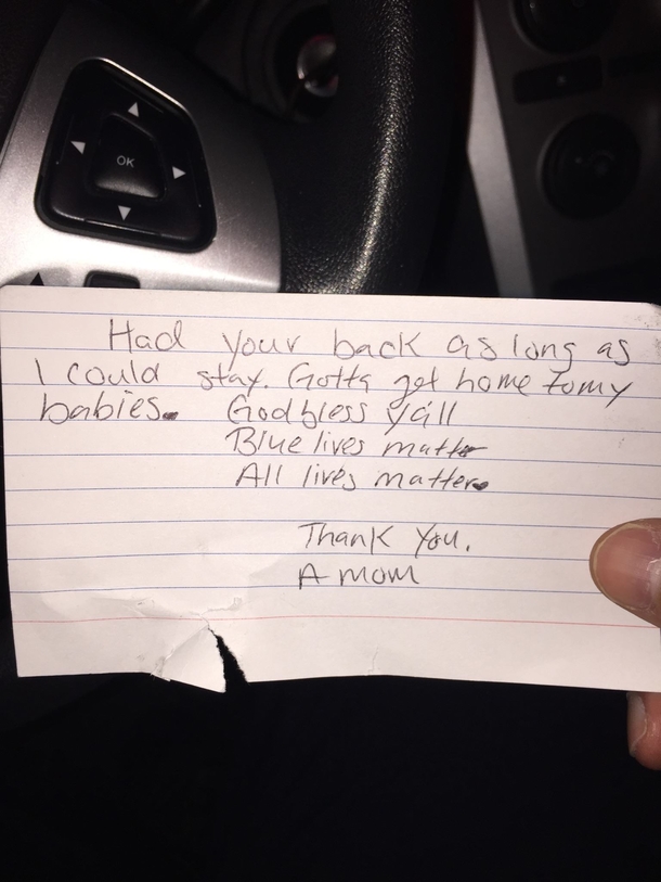 Officer Returns To His Car & Notices Paper, Left JAW DROPPED By Scrawled Message - picture 2