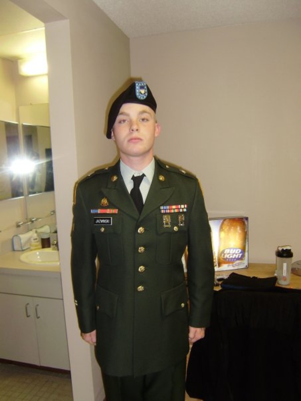Officer stops Army vet, mentions something on his dashboard and wow... - picture 2