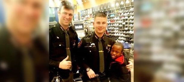 Officers Buy Kid A New Pair Of Shoes After Bullies Steal His - picture 2