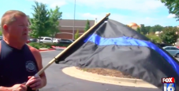 Once He Began Waving This 'Flag' Outside A Nike Store, The Owners Knew They Had To Call The Cops - picture 5