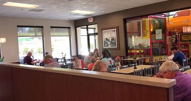 Once I Noticed Everyone In This Chick-fil-A Stop Working, I Thought There Was A Problem, I Was Very Wrong - picture 5