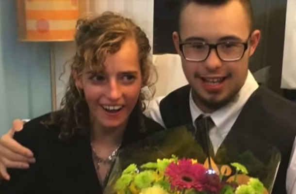 Once She Was Announced To Be Homecoming Queen, The Homecoming King, Snatched Off His Crown - picture 2