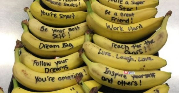 Once Students Discovered Lunch Lady Writing Messages On Their Bananas, Things Changed Forever - picture 3