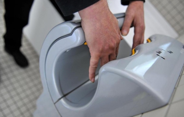 Once You Read This, You Will Never Put Toilet Paper On A Seat AGAIN! - picture 5