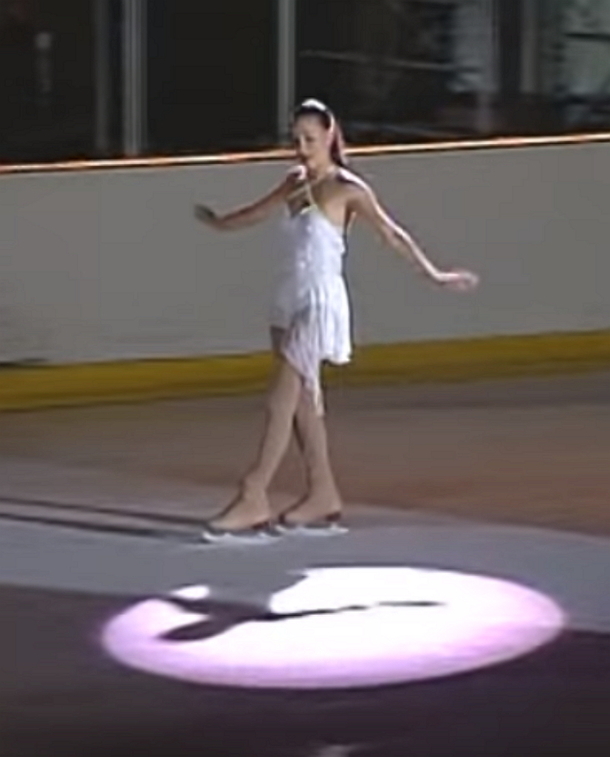 Once "Hallelujah" Begins Playing, This Ice Skater's Performance Sends A Chilling Feeling To Crowd - picture 2