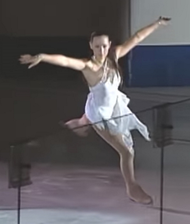 Once "Hallelujah" Begins Playing, This Ice Skater's Performance Sends A Chilling Feeling To Crowd - picture 4