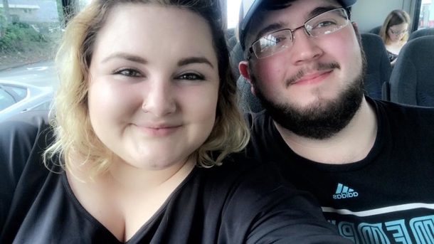 One Couple that was shamed for buying $130 engagement ring has a message for the saleswoman who called it “pathetic” - picture 2