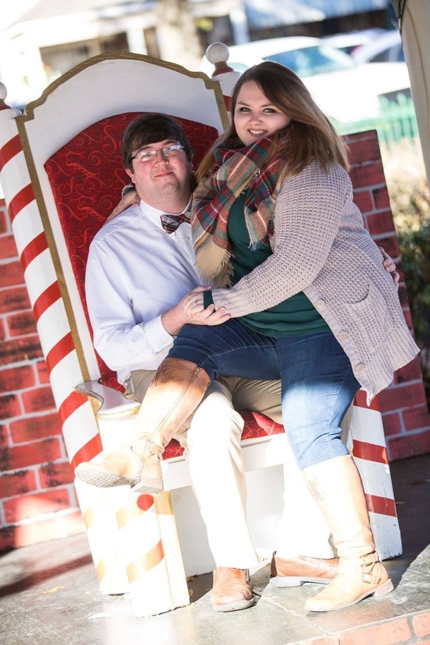 One Couple that was shamed for buying $130 engagement ring has a message for the saleswoman who called it “pathetic” - picture 3
