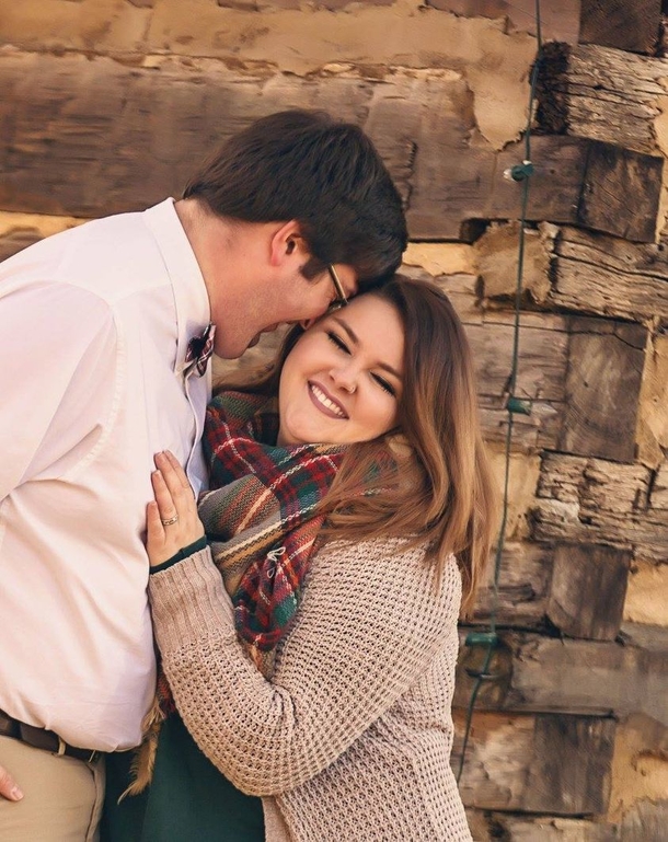 One Couple that was shamed for buying $130 engagement ring has a message for the saleswoman who called it “pathetic” - picture 4