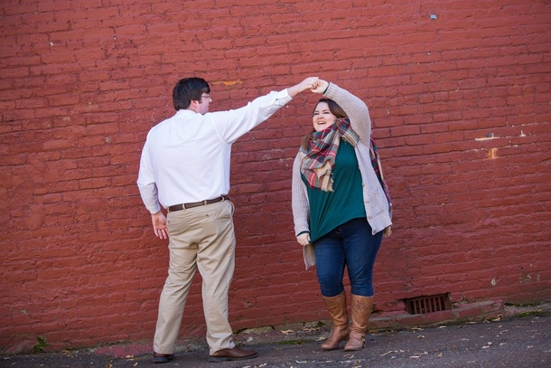 One Couple that was shamed for buying $130 engagement ring has a message for the saleswoman who called it “pathetic” - picture 6