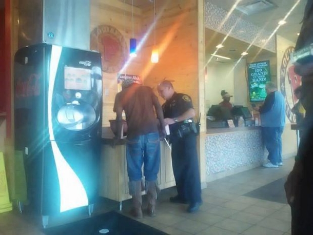 Onlooker Spots Cop With Black Man, Floored When He Says 4 Simple Words - picture 2