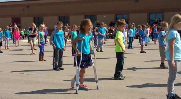 Over 21 Million People Witnessed The Moment This Little Girl Refused To Let Crutches Stop Her Dancing - picture 3