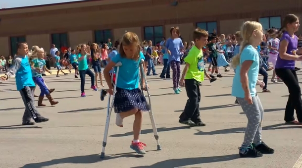 Over 21 Million People Witnessed The Moment This Little Girl Refused To Let Crutches Stop Her Dancing - picture 7