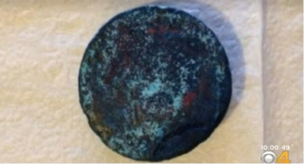Parents Find Odd Blue Disk In Halloween Candy, And It’s Disturbing - picture 2