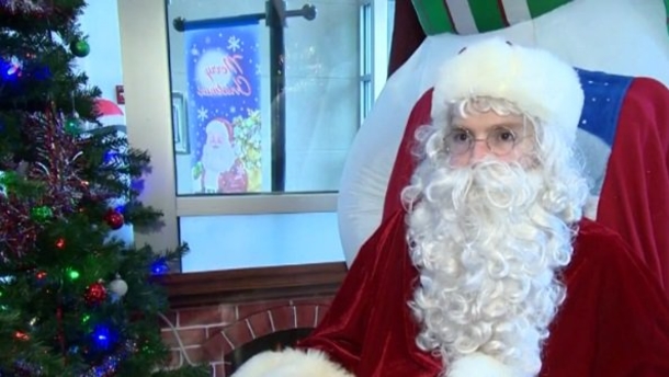 Parents Stunned At What’s Hidden In Plain Sight In Child's Pic With Santa - picture 2